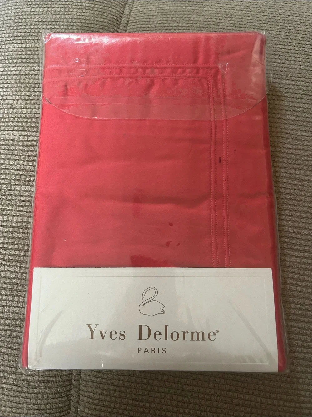 Yves Delorme Triomphe Vermillo Set of 2 Euro Shams. 25” x 25”. New Retired